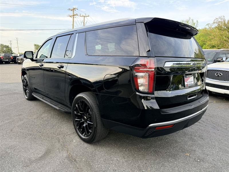 Used 2022 Chevrolet Suburban LT w/ LT Signature Package AWD/4WD image 7