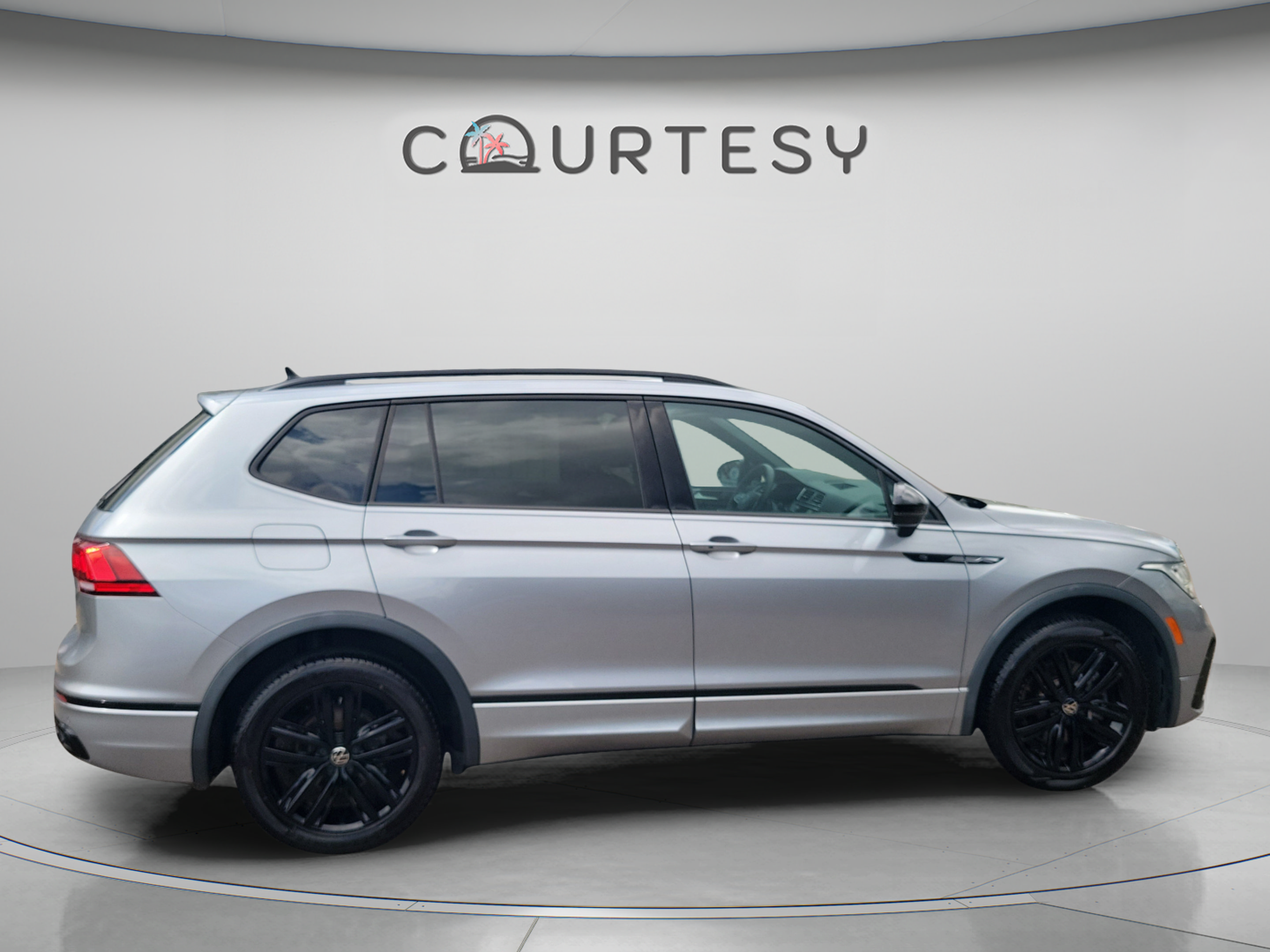 Used 2022 Volkswagen Tiguan SE R-Line FWD image 6