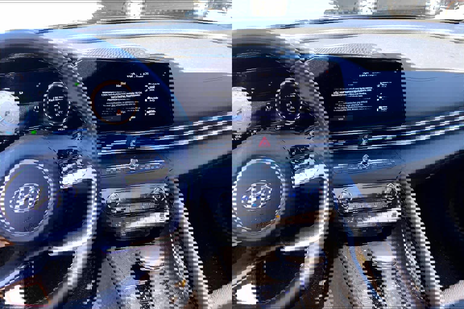 Used 2023 Hyundai Elantra Limited image 7