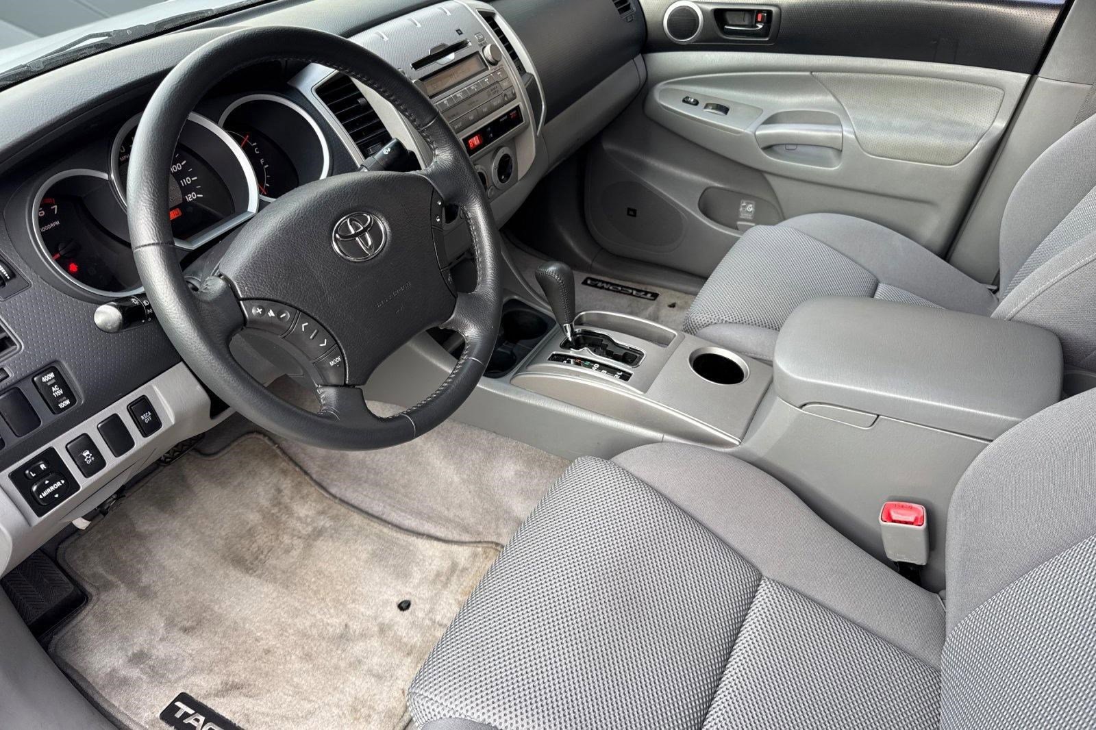 Used 2010 Toyota Tacoma PreRunner image 4