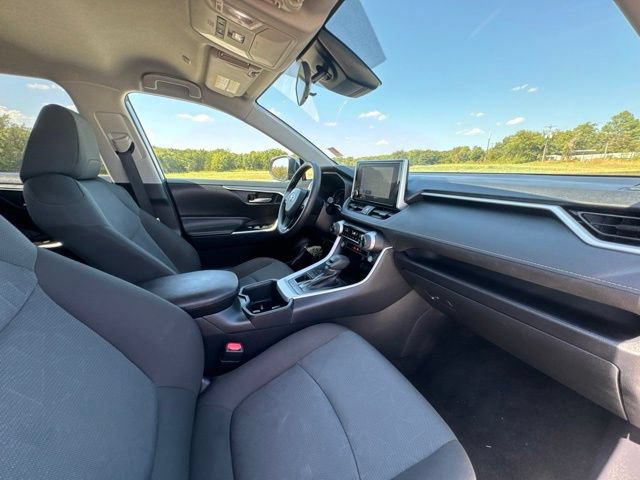 Used 2025 Toyota RAV4 XLE AWD/4WD image 17