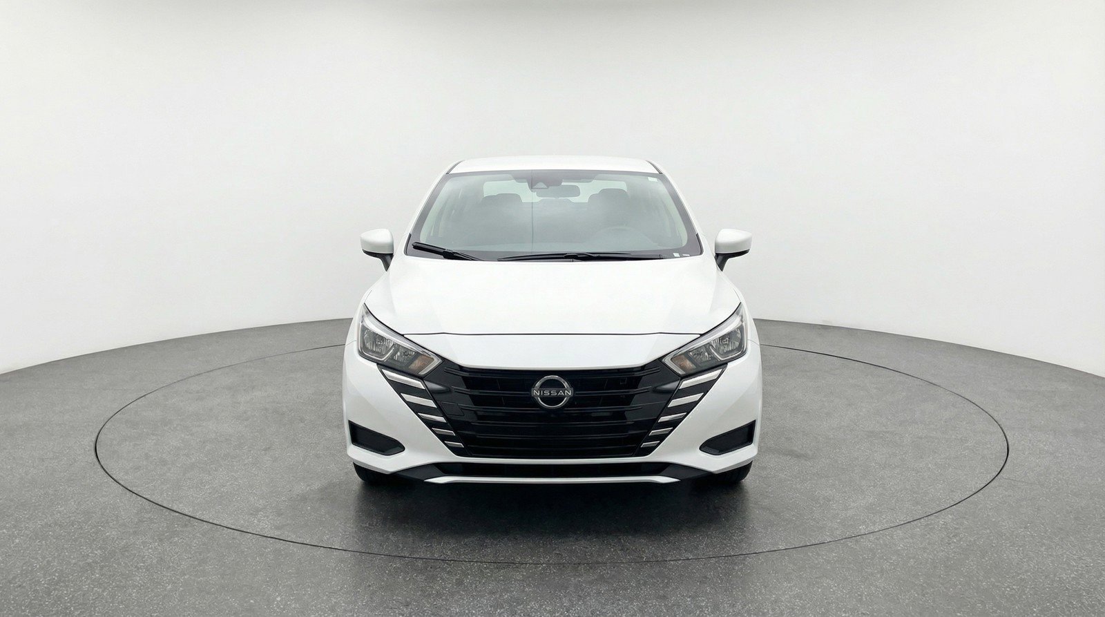 Used 2025 Nissan Versa SV image 2