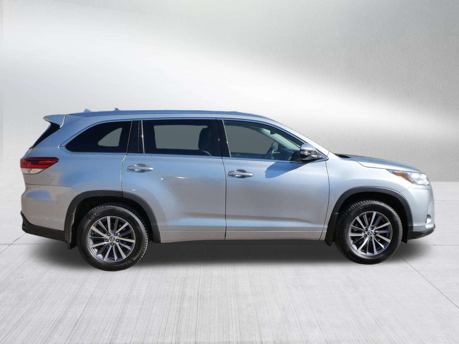 Certified 2017 Toyota Highlander XLE AWD/4WD image 8