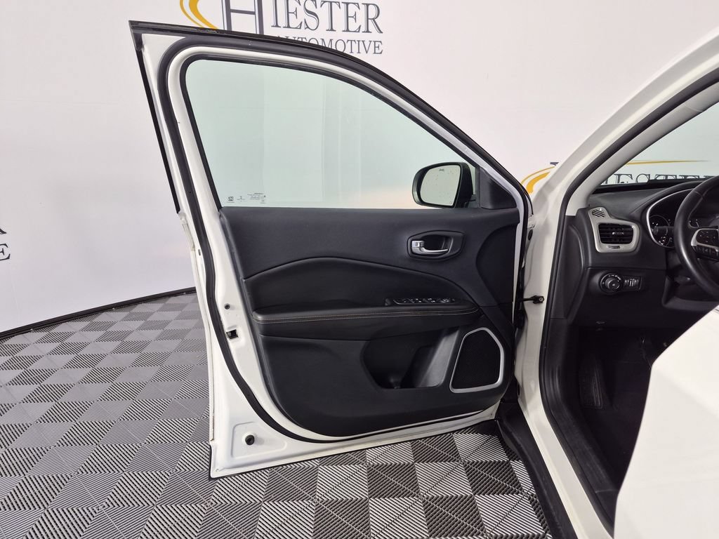 Used 2020 Jeep Compass Latitude FWD image 36