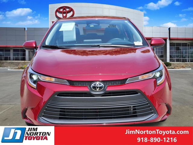 Used 2025 Toyota Corolla LE w/ LE Premium Package FWD image 2