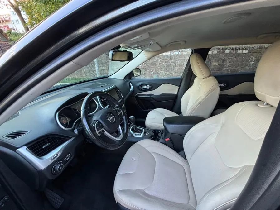 Used 2015 Jeep Cherokee Latitude image 17