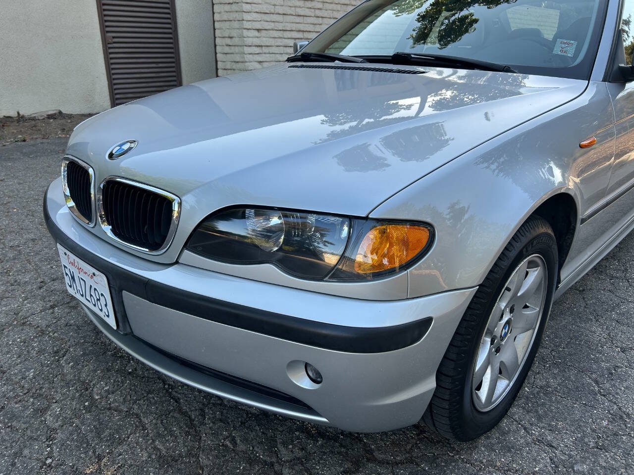 Used 2005 BMW 325i Sedan RWD image 4
