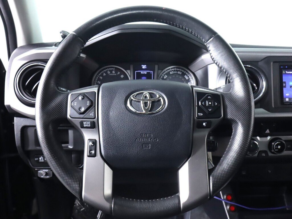 Used 2016 Toyota Tacoma SR5 w/ SR5 Appearance Package (SN) image 11