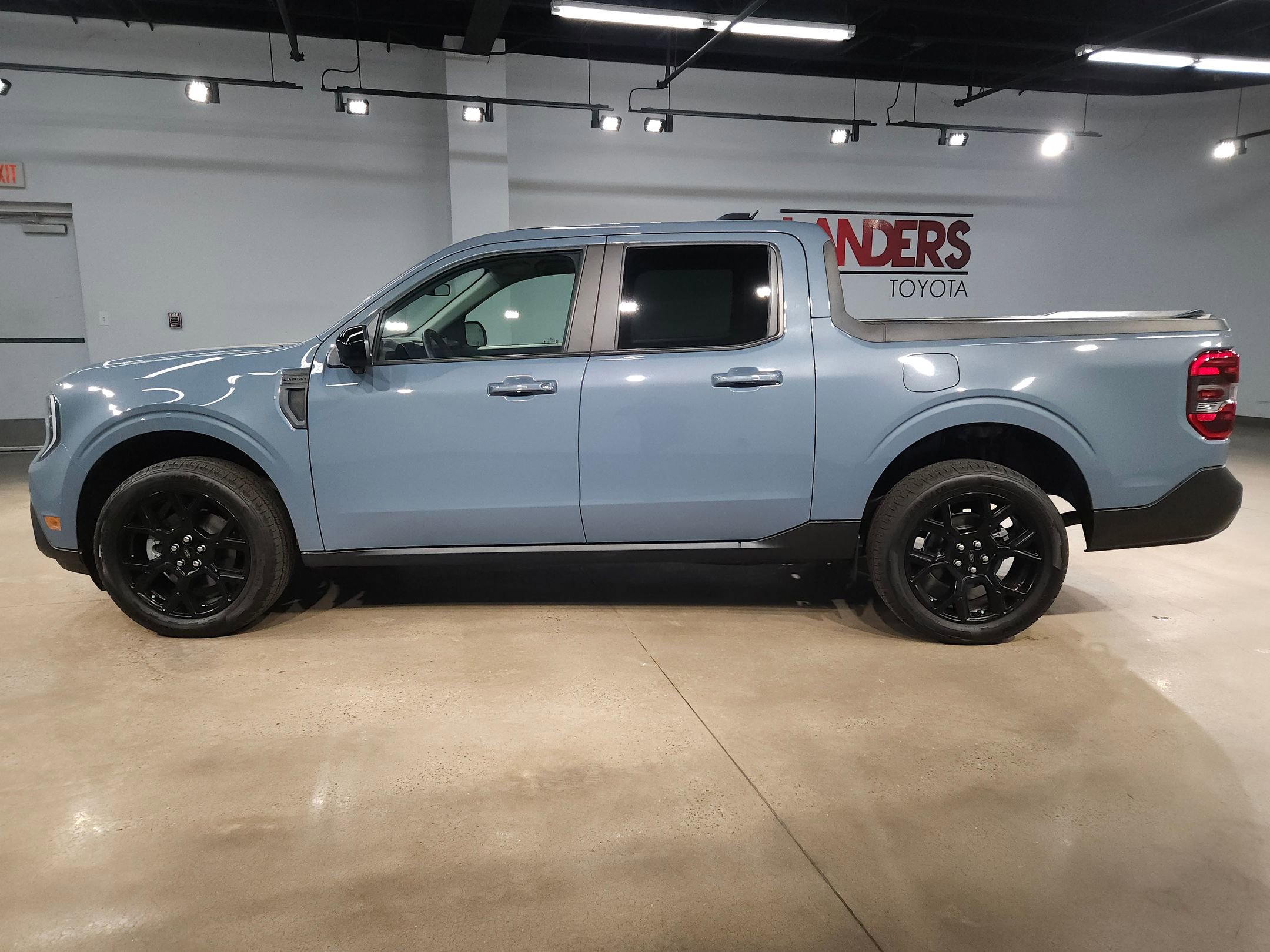 Used 2025 Ford Maverick Lariat w/ Black Appearance Package AWD/4WD image 4