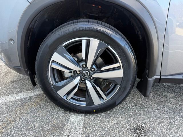 Used 2023 Nissan Rogue SL w/ SL Premium Package image 14