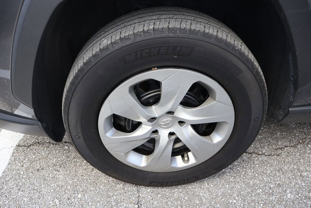 Used 2023 Toyota RAV4 LE image 4