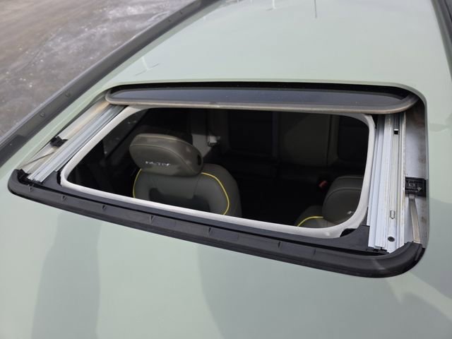 Used 2024 Chevrolet Trax ACTIV w/ Sunroof Package image 3