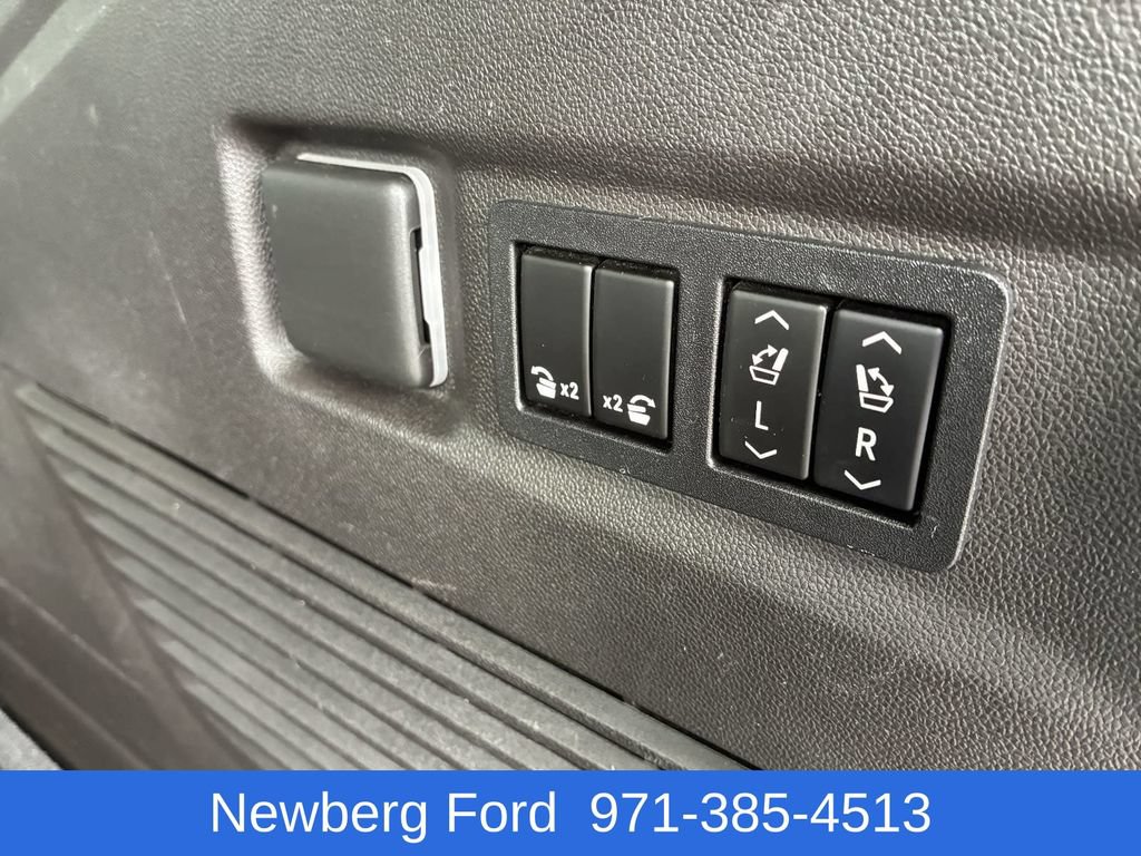 Used 2021 Chevrolet Suburban Z71 w/ Luxury Package AWD/4WD image 37