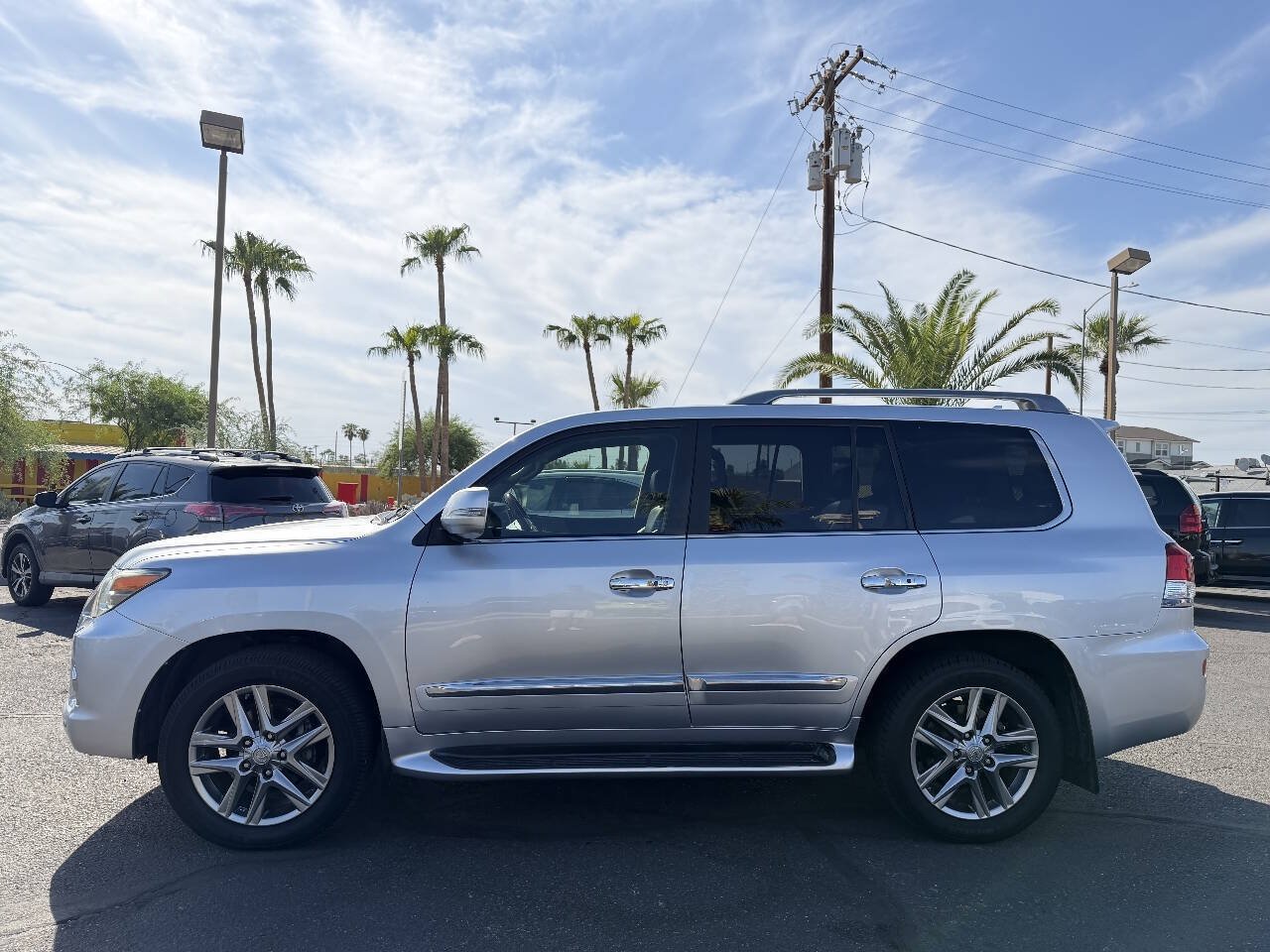 Used 2013 Lexus LX 570 4WD w/ Luxury Pkg image 6