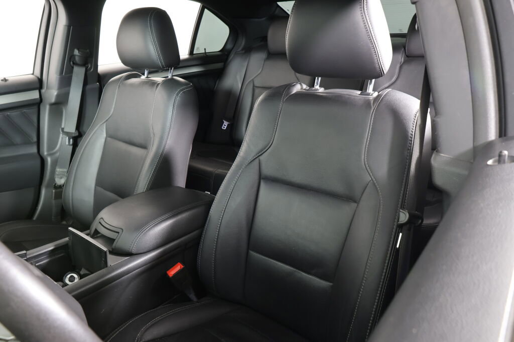 Used 2015 Ford Taurus SEL image 11