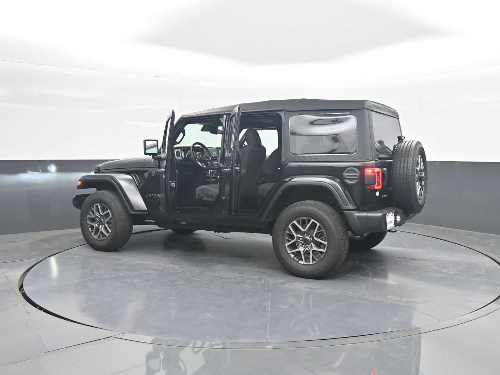 Used 2025 Jeep Wrangler Unlimited Sahara AWD/4WD image 48
