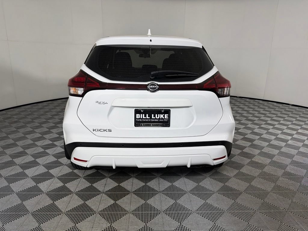 Used 2023 Nissan Kicks S FWD image 9