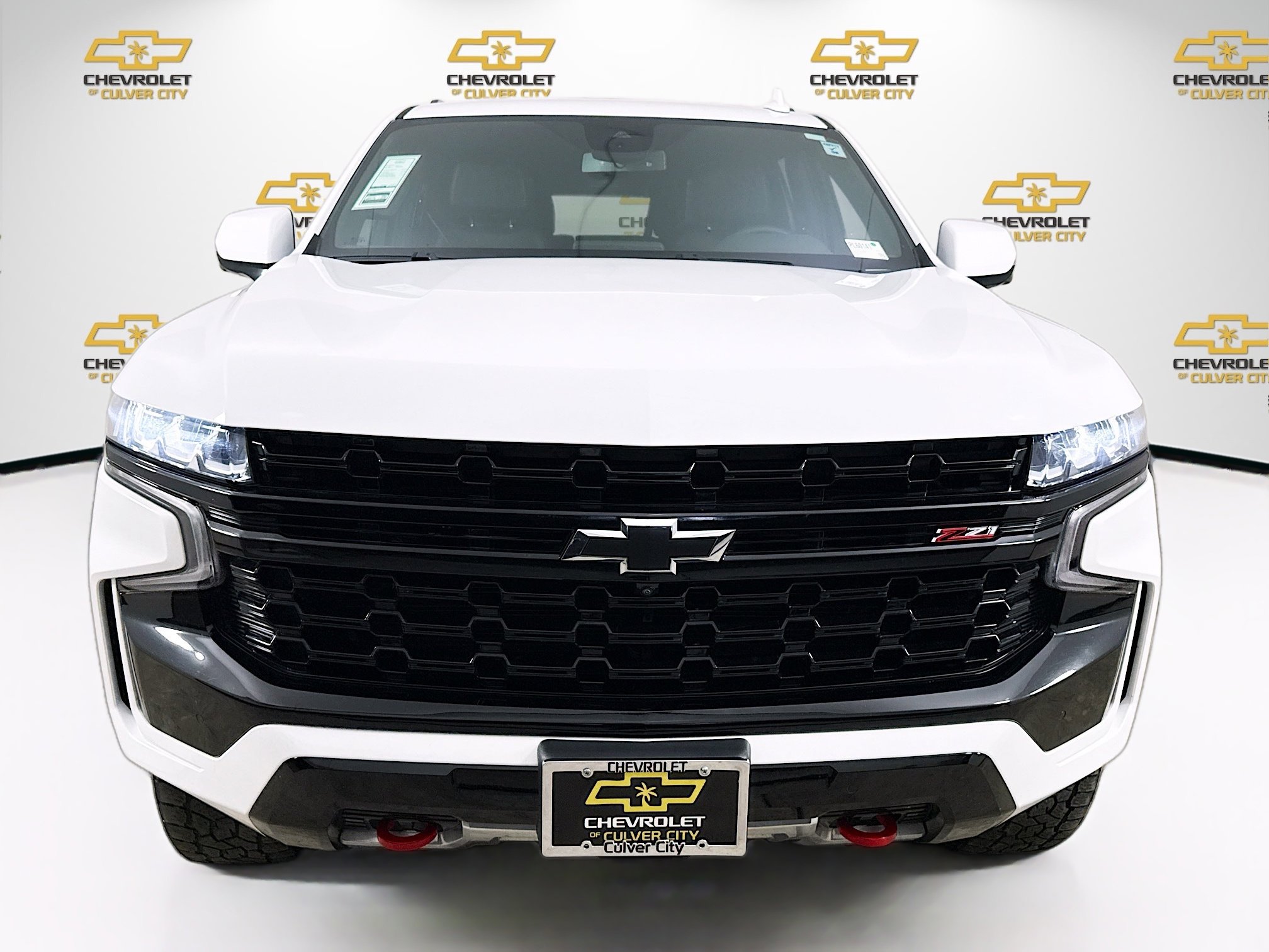 Used 2023 Chevrolet Tahoe Z71 w/ Luxury Package AWD/4WD image 2