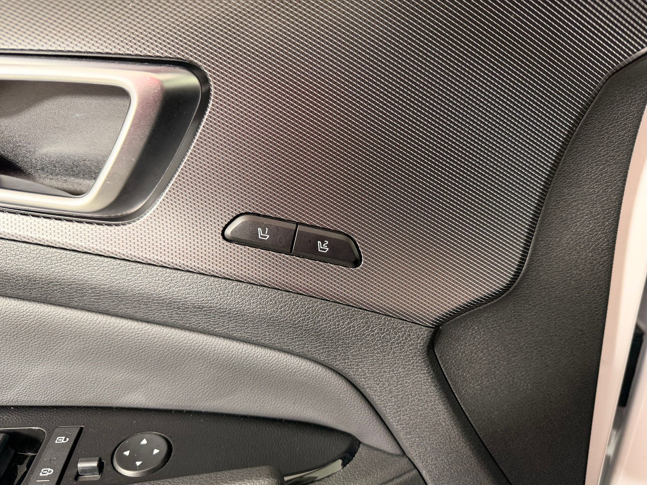 Used 2024 Kia Sportage SX image 23