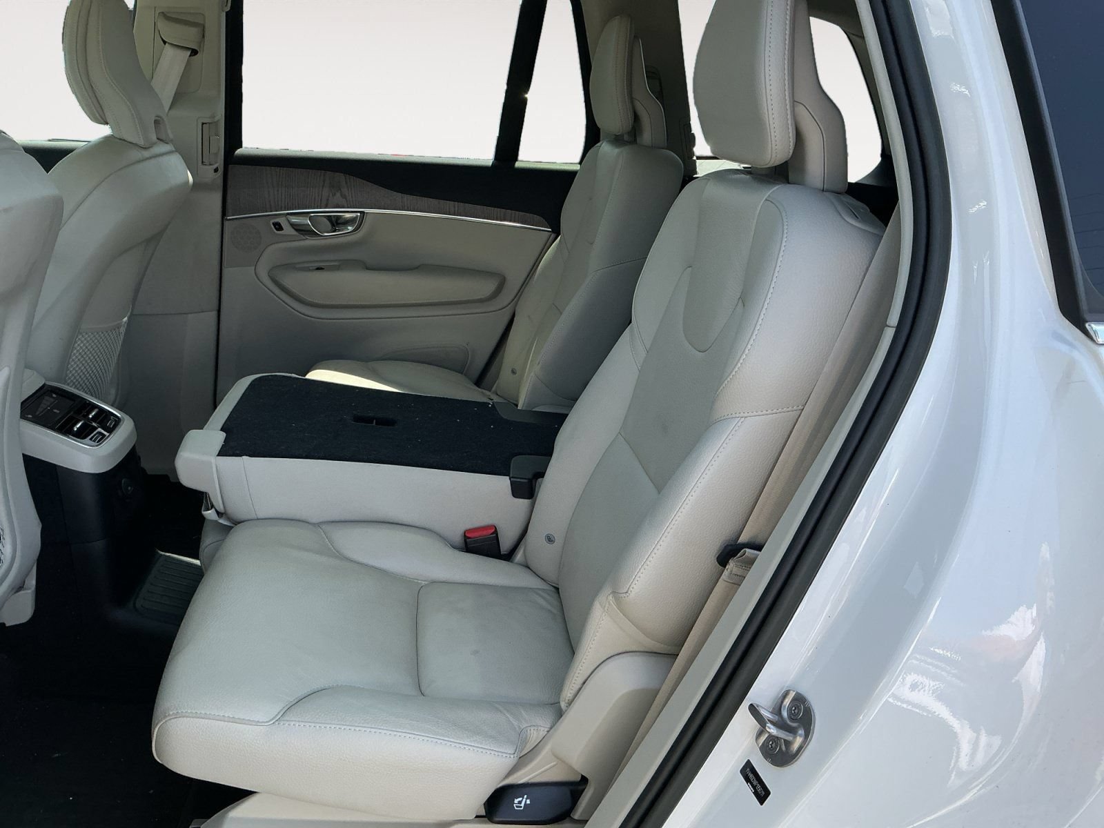Used 2023 Volvo XC90 T8 Plus w/ Protection Package Premier AWD/4WD image 13
