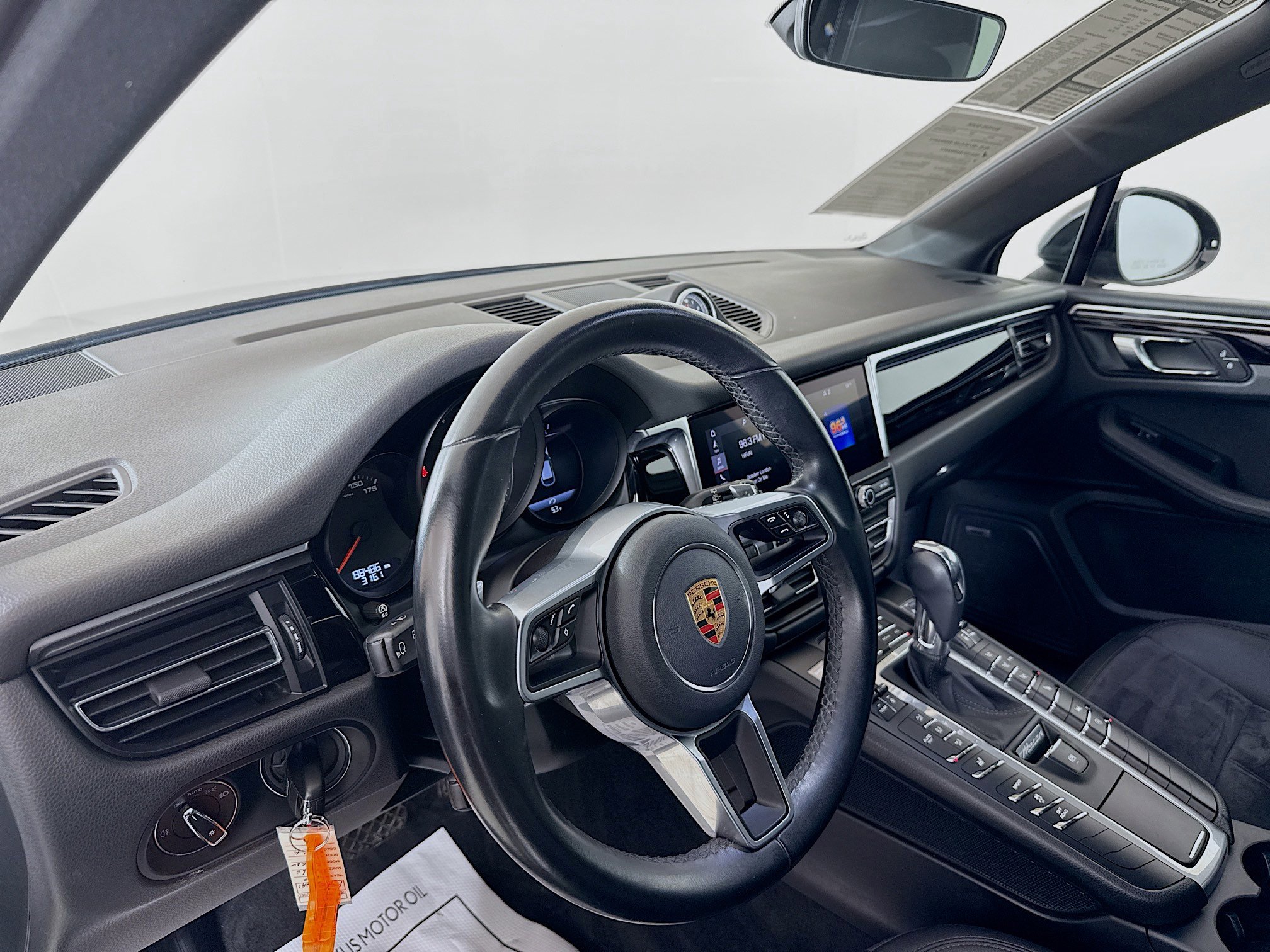 Used 2020 Porsche Macan image 9