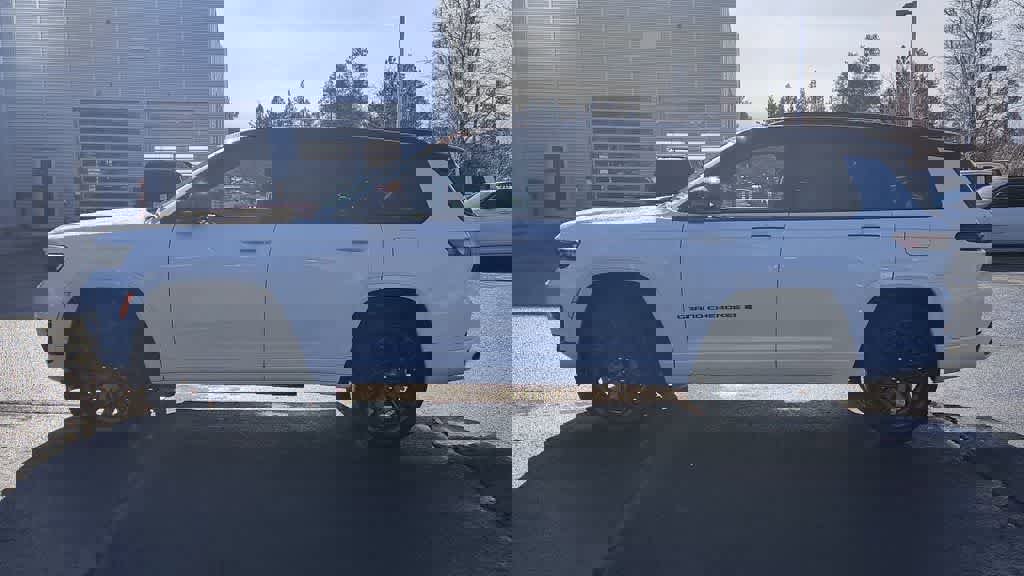 New 2025 Jeep Grand Cherokee L Summit w/ Obsidian Package image 5