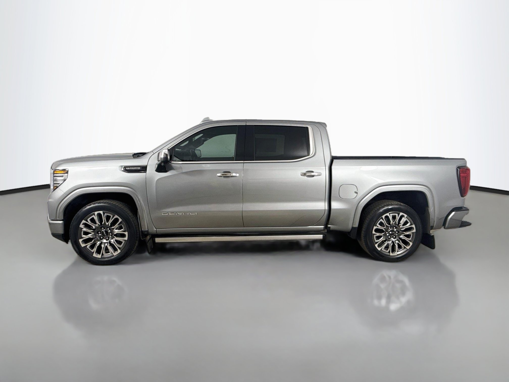 Certified 2025 GMC Sierra 1500 Denali Ultimate AWD/4WD image 4