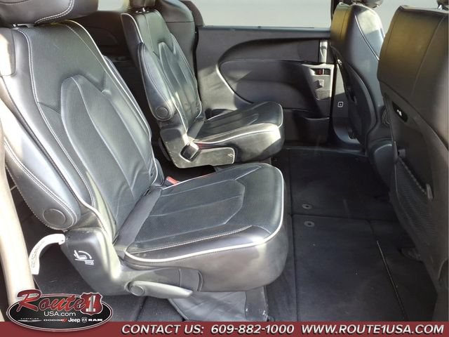 Used 2025 Chrysler Pacifica Limited FWD image 25