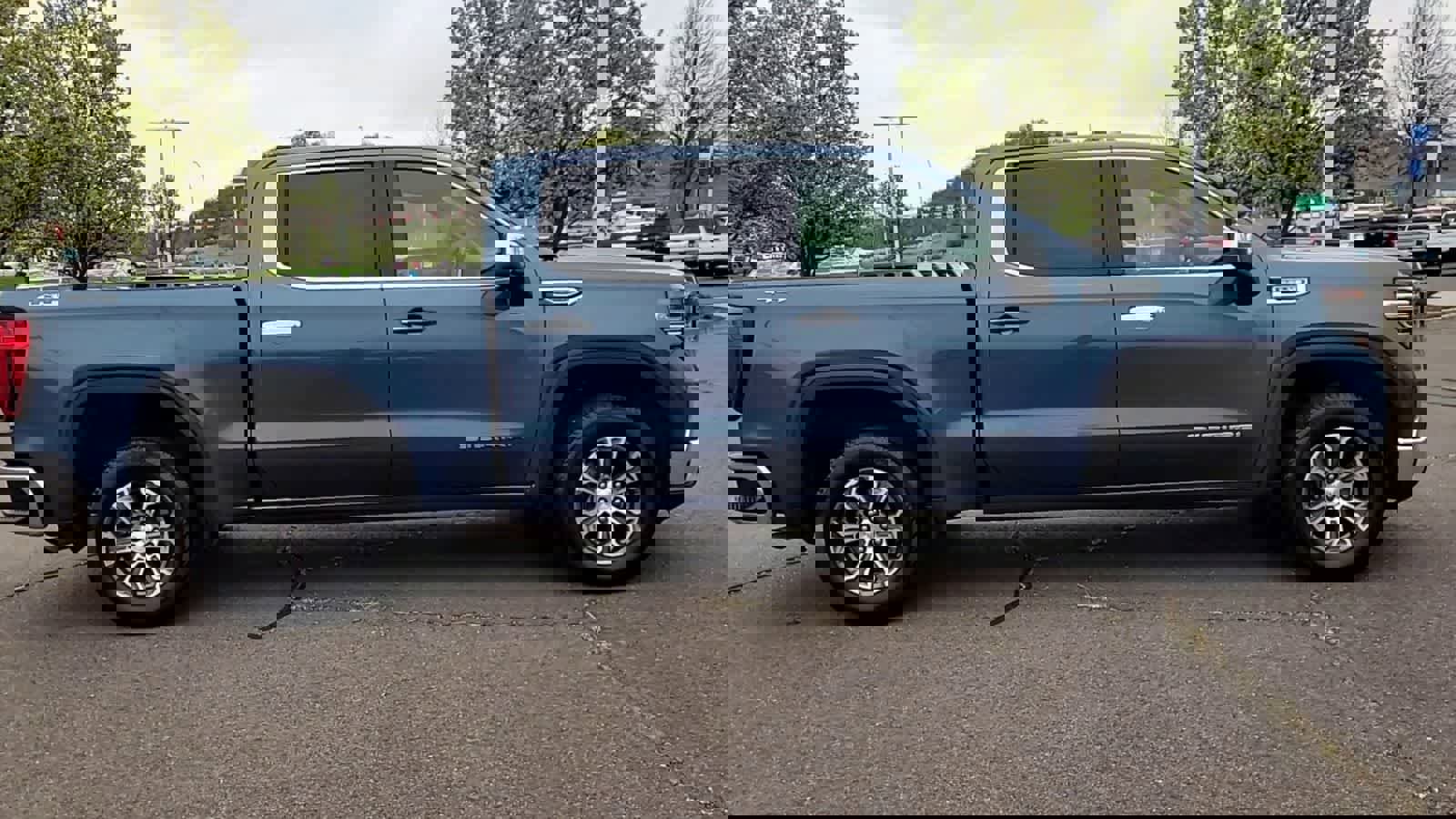 Used 2024 GMC Sierra 1500 SLT image 9