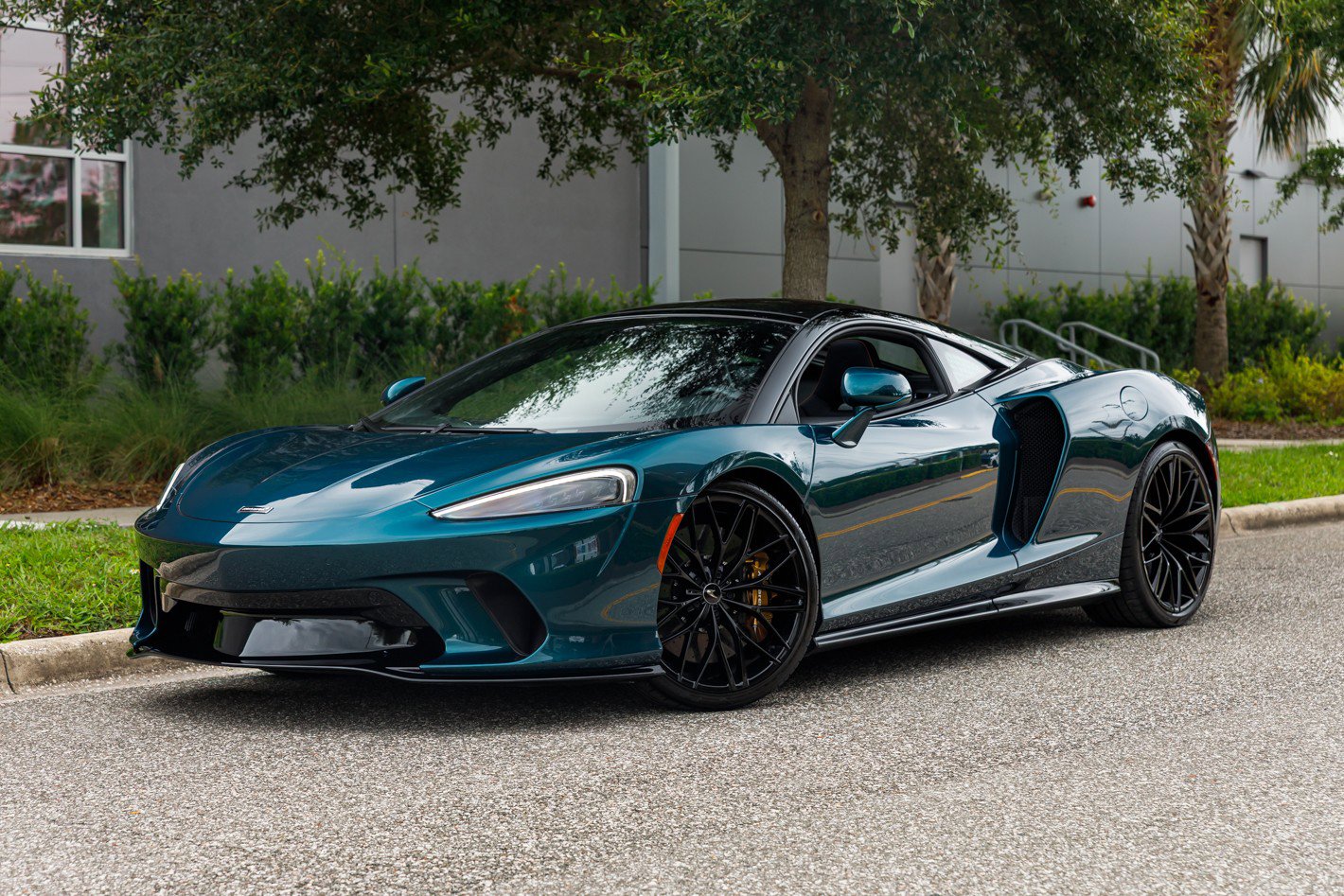 Used 2023 McLaren GT RWD image 25