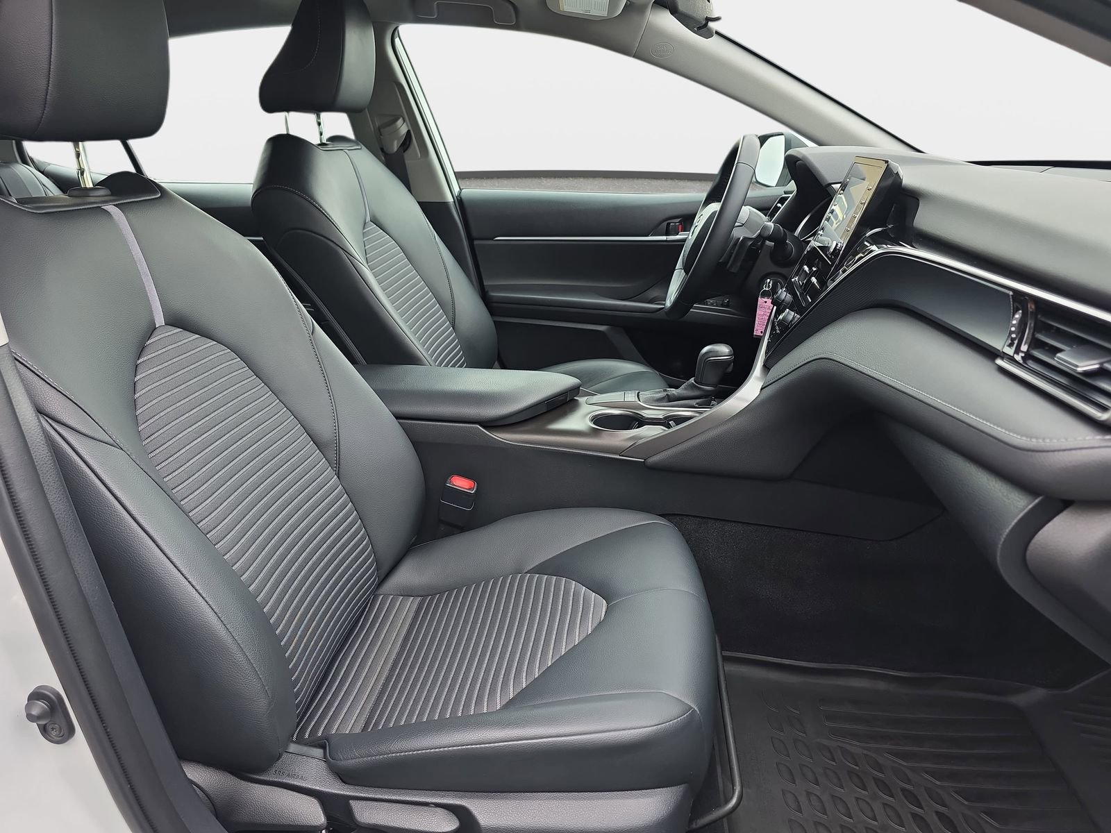 Used 2023 Toyota Camry SE FWD image 10