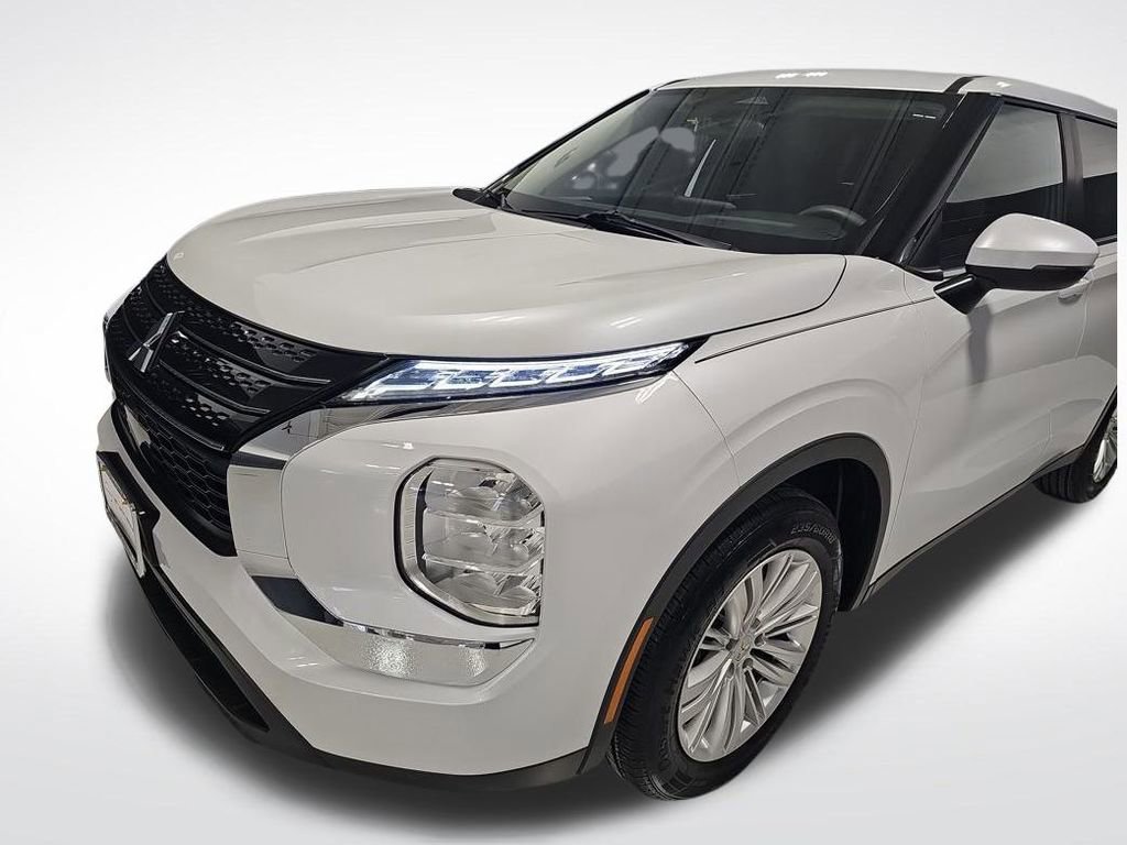 Used 2022 Mitsubishi Outlander ES image 28