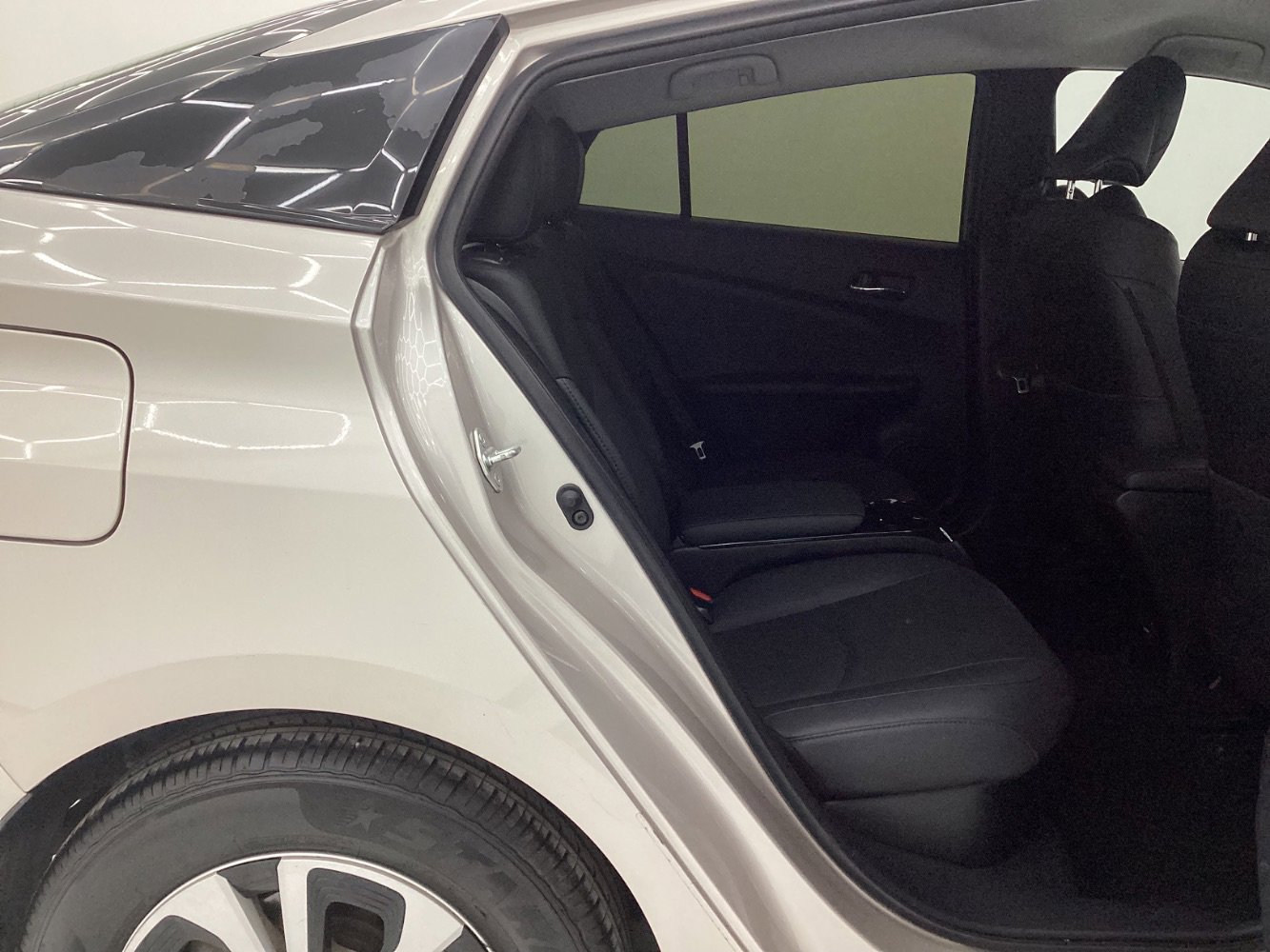 Used 2017 Toyota Prius Prime Premium w/ Carpet Mat Package image 21