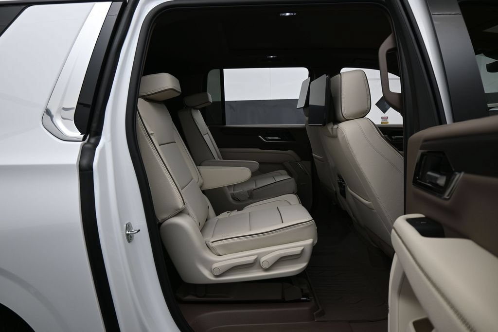 Used 2026 GMC Yukon XL Denali w/ Denali Reserve Package AWD/4WD image 45