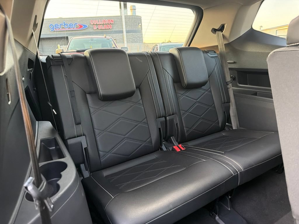 Used 2025 Volkswagen Atlas SE AWD/4WD image 17
