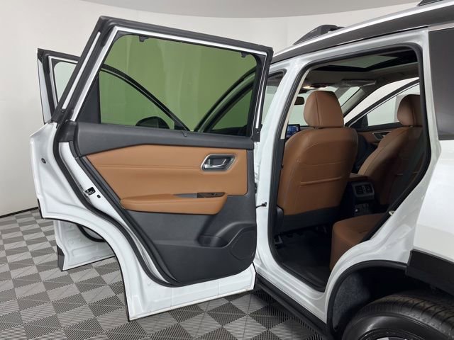 New 2026 Nissan Rogue Platinum image 41