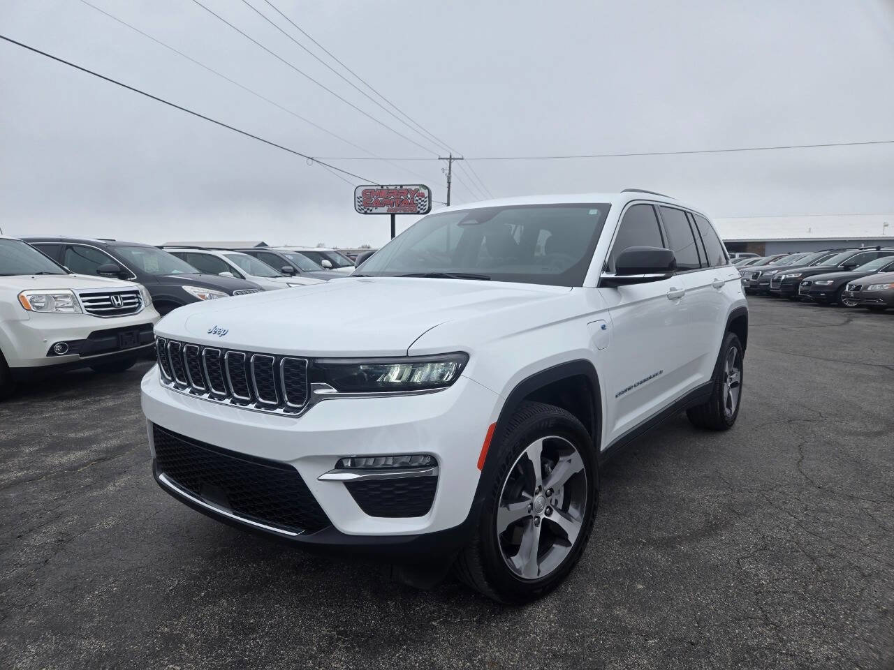 Used 2023 Jeep Grand Cherokee 4WD 4xe image 2