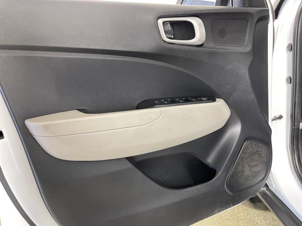 Used 2021 Hyundai Venue SEL w/ Premium Package FWD image 19
