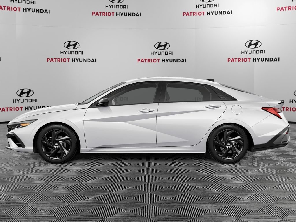 New 2026 Hyundai Elantra SEL Sport FWD image 2