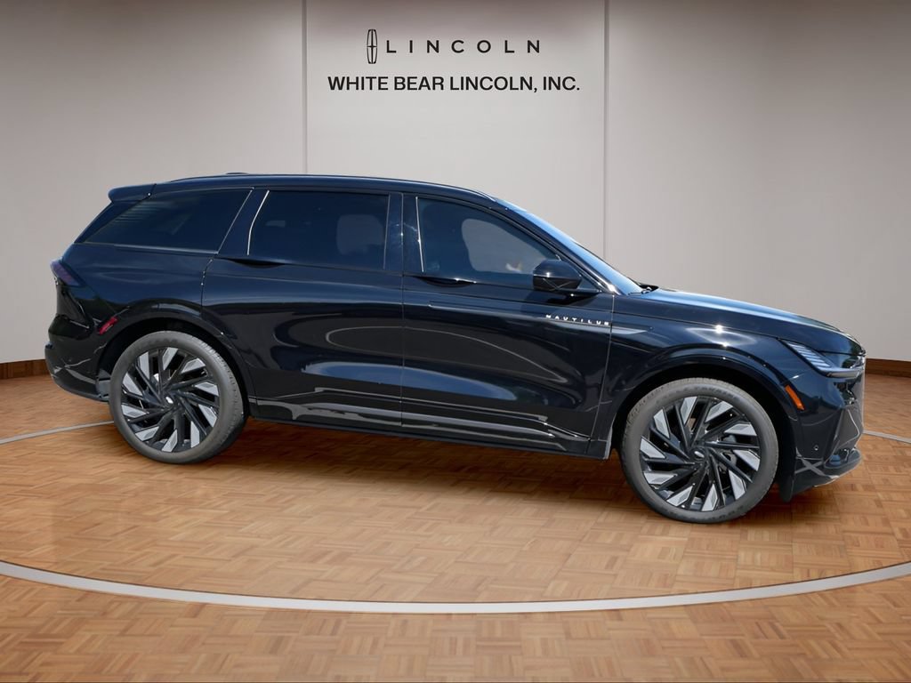 Used 2024 Lincoln Nautilus Reserve w/ Equipment Group 203A AWD/4WD image 4