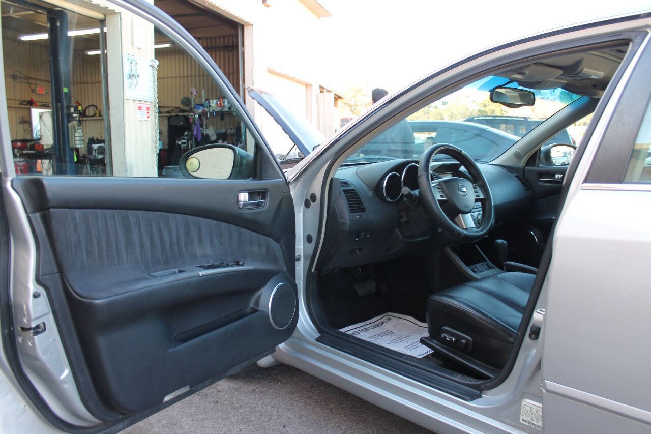 Used 2005 Nissan Altima 3.5 SE w/ (X02) Navigation Pkg FWD image 10