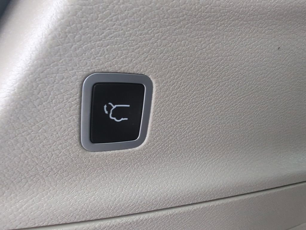 Used 2018 Chrysler Pacifica Touring-L w/ Tire & Wheel Group image 50