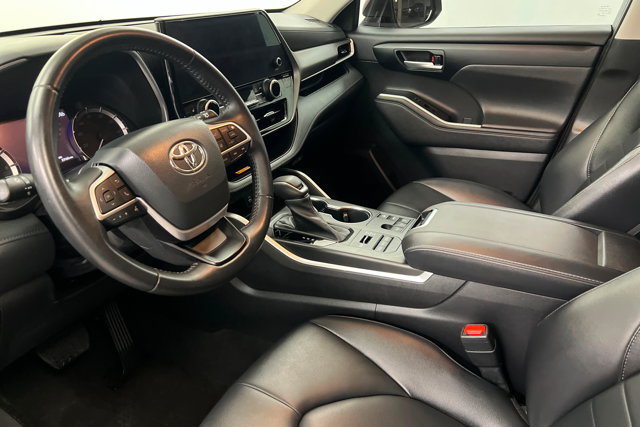 Used 2023 Toyota Highlander XLE AWD/4WD image 15