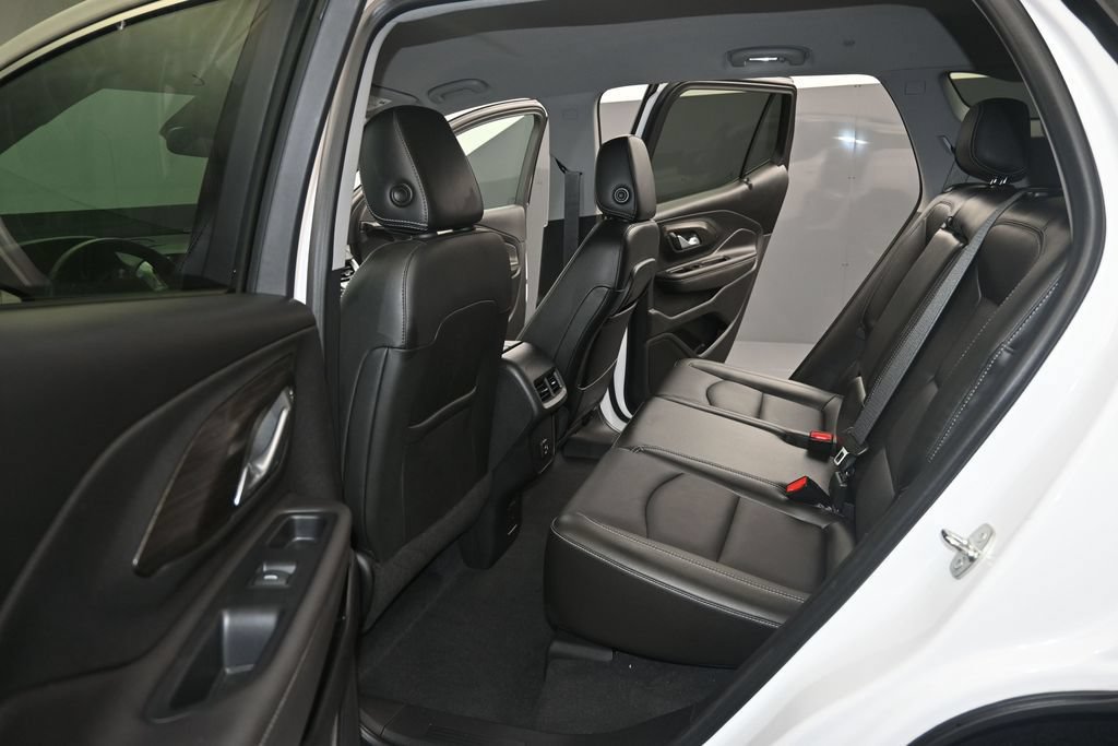 Used 2022 GMC Terrain SLT w/ Infotainment Package II FWD image 12