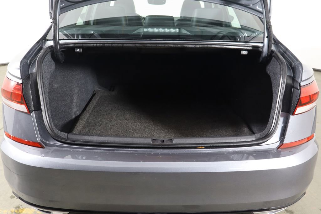 Used 2022 Volkswagen Passat 2.0T R-Line image 18