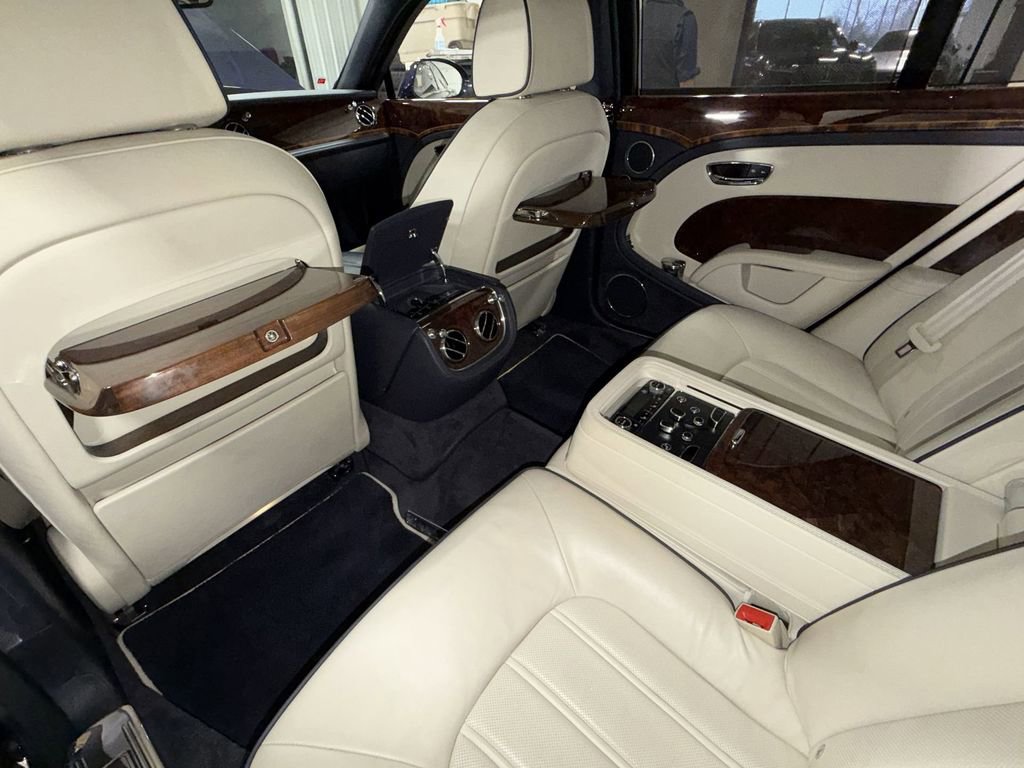 Used 2016 Bentley Mulsanne image 27