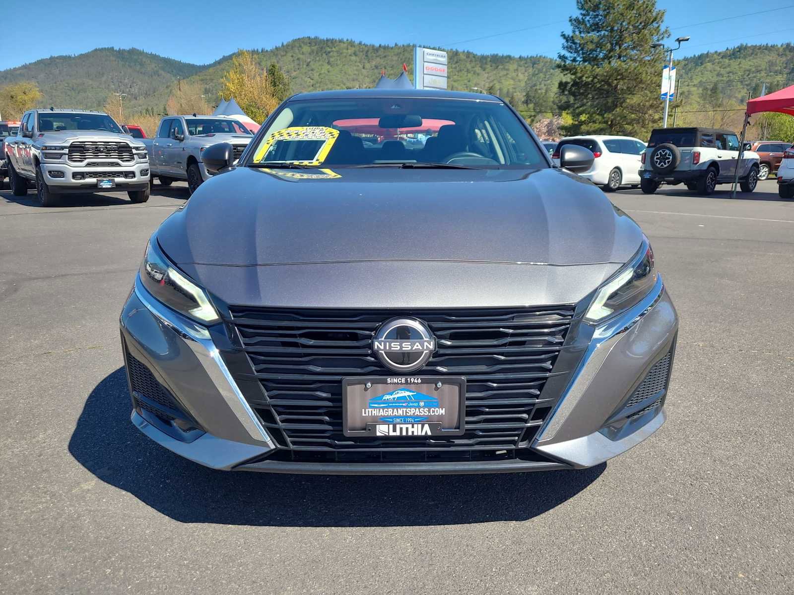 Used 2025 Nissan Altima 2.5 SV FWD image 14