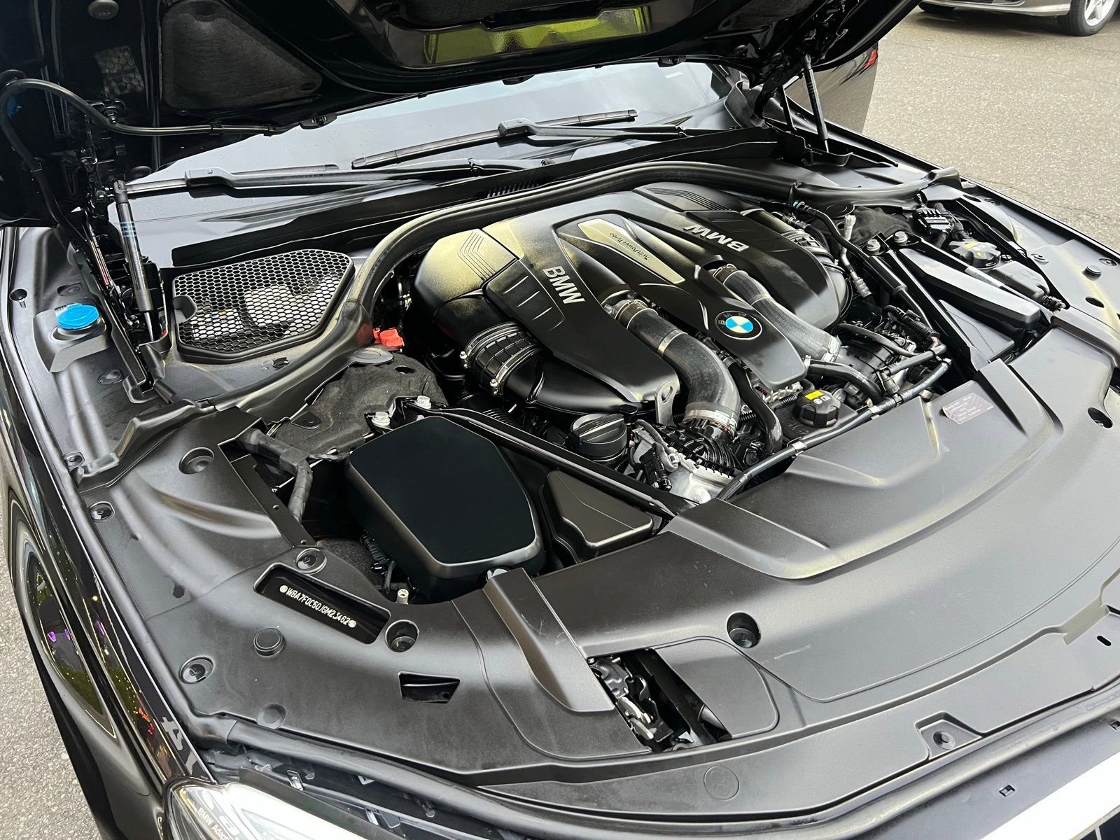 Used 2018 BMW 750i image 16