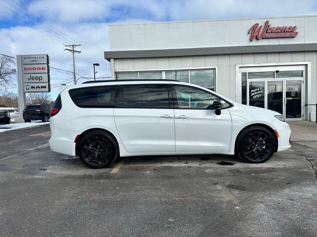 Used 2025 Chrysler Pacifica Limited FWD image 12
