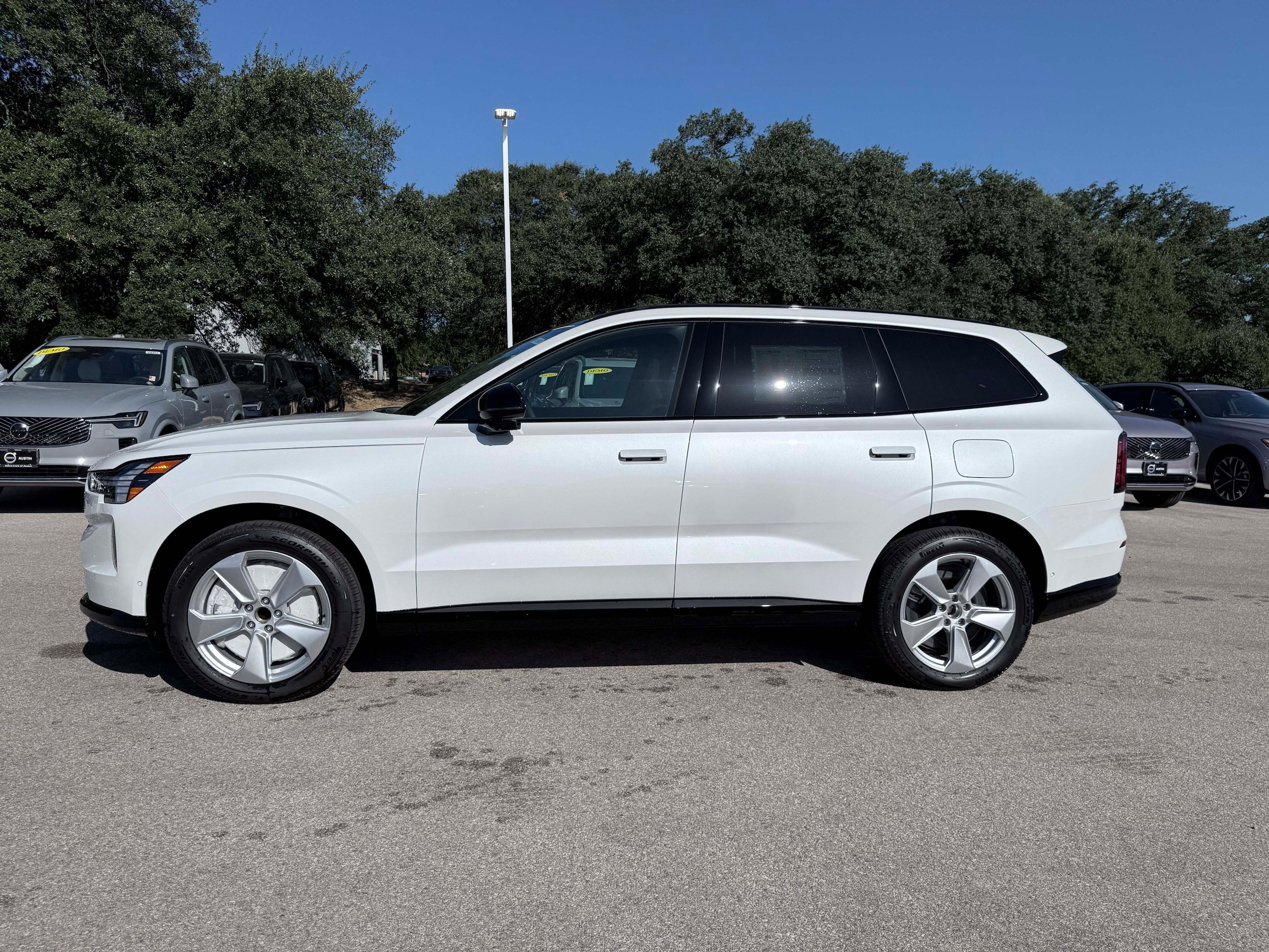 New 2026 Volvo EX90 Plus RWD image 3